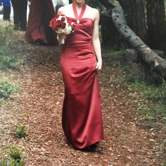 💃 Beautiful formal attire dress in Red. - Picture 1 of 8